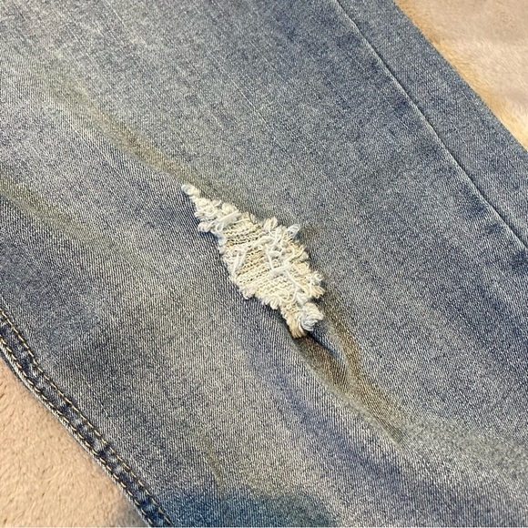 Time and True Distressed Ripped Over the Belly Maternity Jeans Raw Hem Size M - Picture 3 of 10